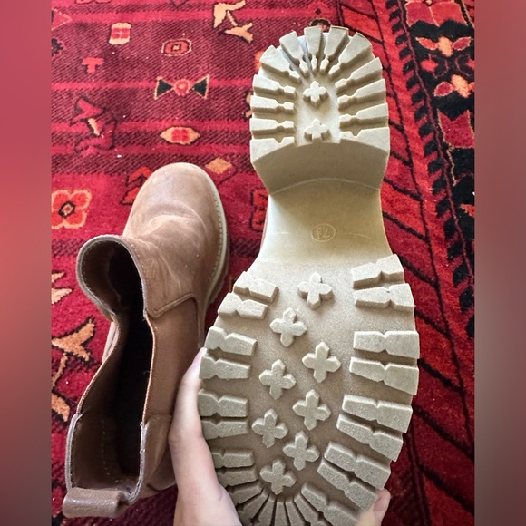 MIA Suede Platform Chelsea Boots - Picture 5 of 5